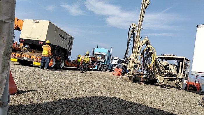 <b>Flota propia</b> — compresor, perforadora y transporte en un mismo movimiento.